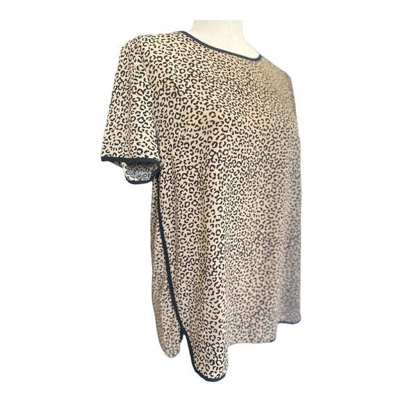 Lumiere Animal Print Blouse with Keyhole back Size Small - Picture 3 of 11